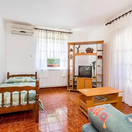 Apartment Fuer 6 Personen Ca 90 Qm In Banjole, Istrien Istrische Riviera
